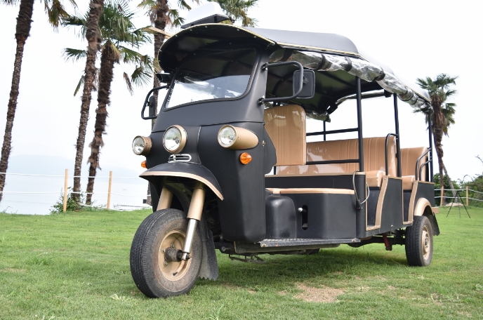 受付が終了したら、トゥクトゥクでバーベキューハウスまでスタッフが送迎します！