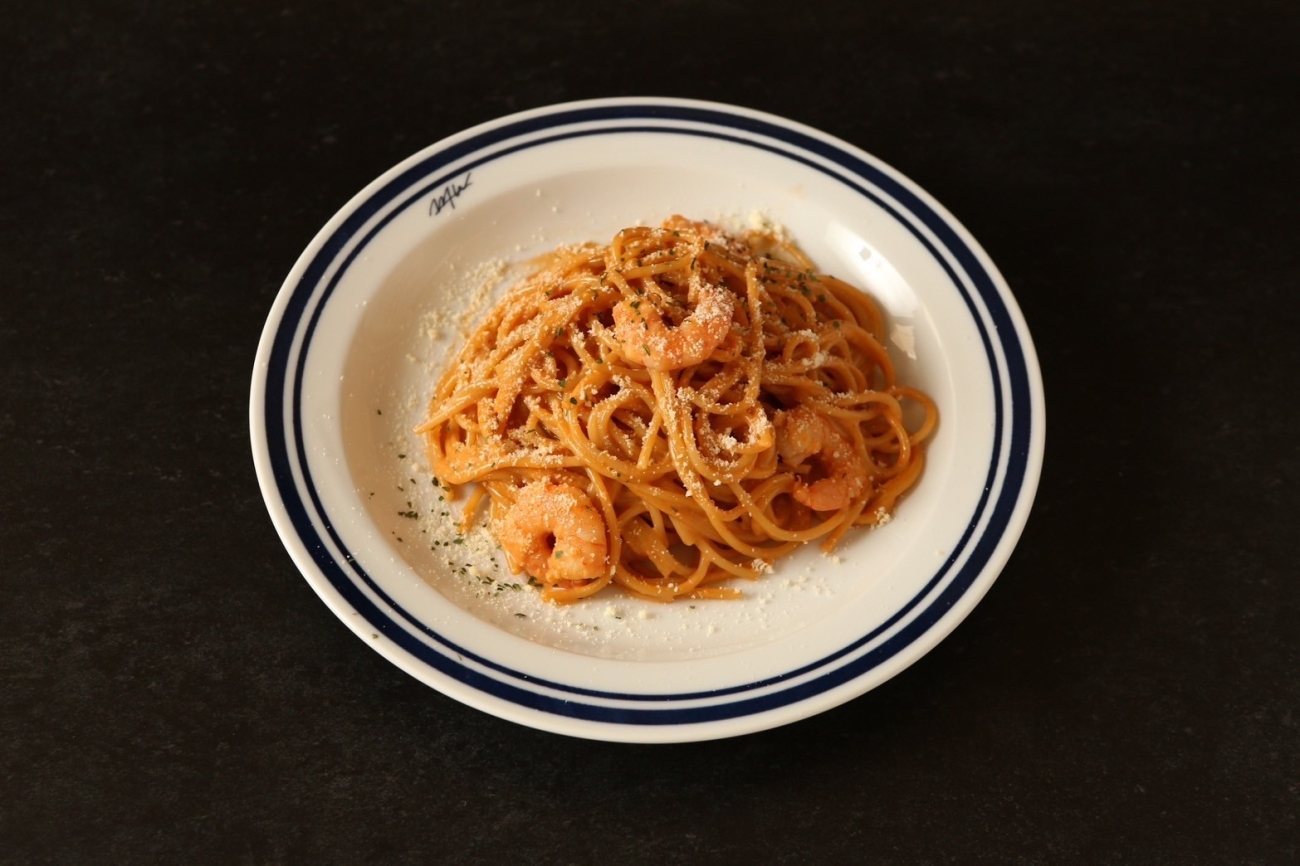 濃厚エビのトマトクリームパスタ